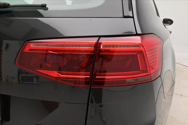 Volkswagen Passat 2,0 TDI 110kW DSG Business Zár - foto 24