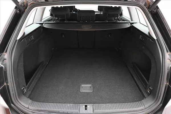 Volkswagen Passat 2,0 TDI 110kW DSG Business Zár - foto 9