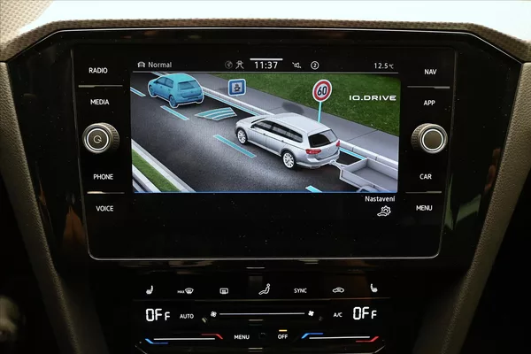 Volkswagen Passat 2,0 TDI 147kW Alltrack DSG 4Mo - foto 19