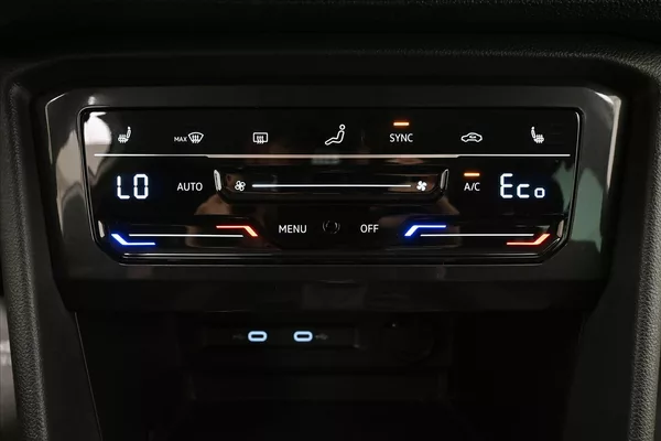 Volkswagen Tiguan 1,4 TSI eHybrid 110kW DSG Záru - foto 21