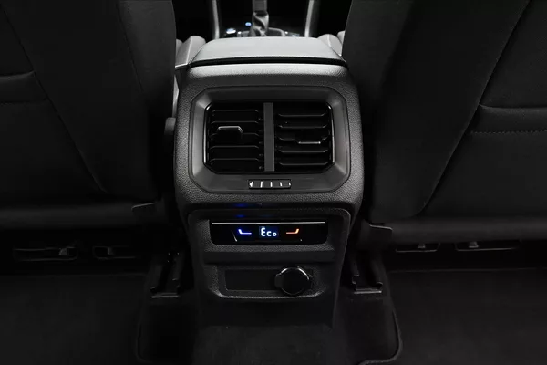 Volkswagen Tiguan 1,4 TSI eHybrid 110kW DSG Záru - foto 22