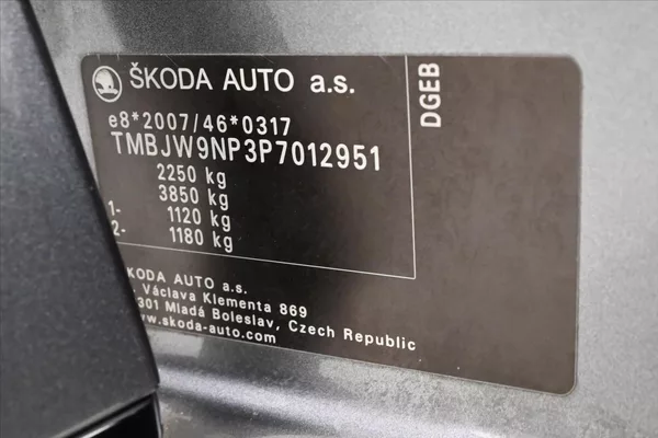 Škoda Superb 1,4 iV TSI 115kW DSG Sportline - foto 10