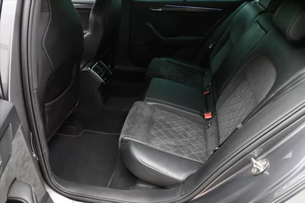 Škoda Superb 1,4 iV TSI 115kW DSG Sportline - foto 12