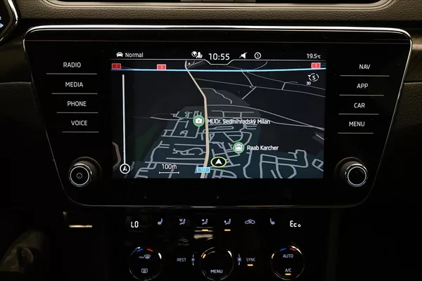 Škoda Superb 1,4 iV TSI 115kW DSG Sportline - foto 16