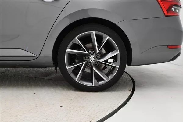 Škoda Superb 1,4 iV TSI 115kW DSG Sportline - foto 26