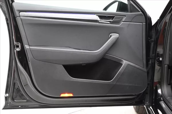 Škoda Superb 2,0 TDI 110kW DSG Style Záruka - foto 19
