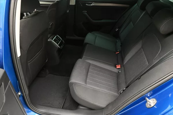 Škoda Superb 2,0 TDI 110 kW DSG Style Záruk - foto 14