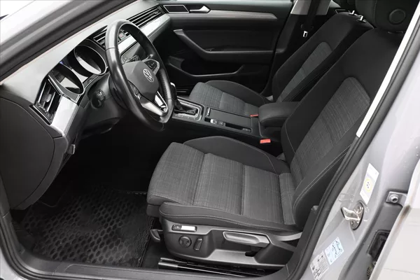 Volkswagen Passat 2,0 TDI 110 kW DSG Business Zá - foto 13