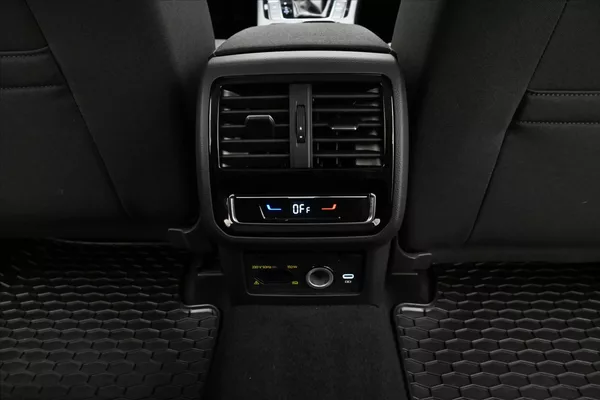 Volkswagen Passat 2,0 TDI 110 kW DSG Business Zá - foto 22