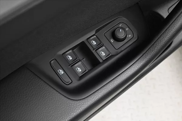 Volkswagen Passat 2,0 TDI 110 kW DSG Business Zá - foto 26