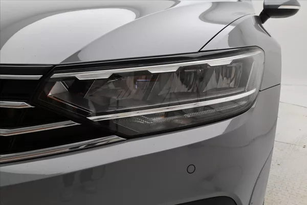 Volkswagen Passat 2,0 TDI 110 kW DSG Business Zá - foto 30