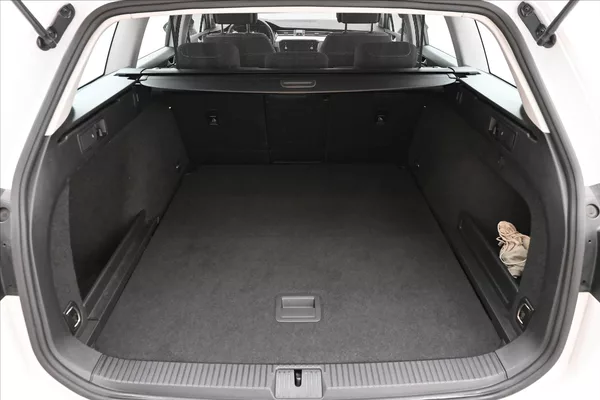 Volkswagen Passat 2,0 TDI 110 kW DSG Business Zá - foto 10