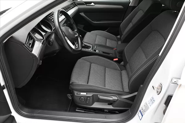 Volkswagen Passat 2,0 TDI 110 kW DSG Business Zá - foto 13
