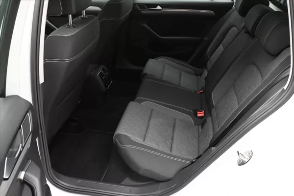 Volkswagen Passat 2,0 TDI 110 kW DSG Business Zá - foto 14