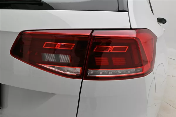 Volkswagen Passat 2,0 TDI 110 kW DSG Business Zá - foto 31