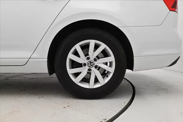 Volkswagen Passat 2,0 TDI 110 kW DSG Business Zá - foto 32