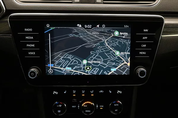 Škoda Superb 2,0 TDI 147 kW DSG STYLE Záruk - foto 20