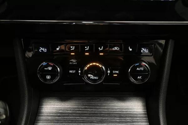 Škoda Superb 2,0 TDI 147 kW DSG STYLE Záruk - foto 21