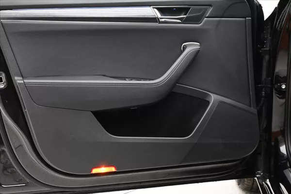 Škoda Superb 2,0 TDI 147 kW DSG STYLE Záruk - foto 25