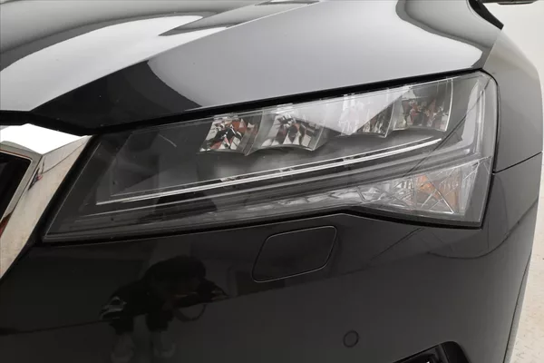 Škoda Superb 2,0 TDI 147 kW DSG STYLE Záruk - foto 31