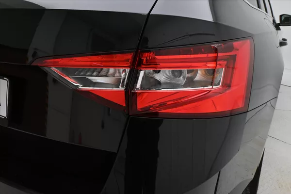 Škoda Superb 2,0 TDI 147 kW DSG STYLE Záruk - foto 32