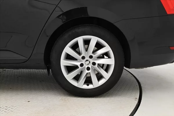 Škoda Superb 2,0 TDI 147 kW DSG STYLE Záruk - foto 33