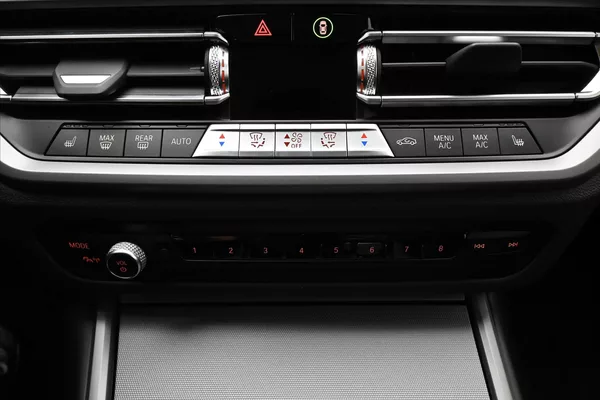 BMW Řada 3 2,0 320d 140 kW Steptronic Zár - foto 21
