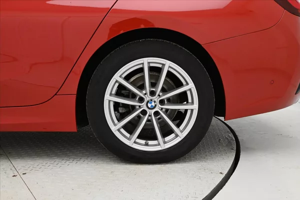BMW Řada 3 2,0 320d 140 kW Steptronic Zár - foto 32