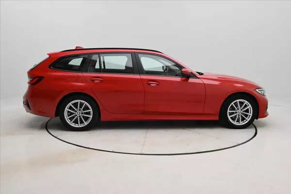 BMW Řada 3 2,0 320d 140 kW Steptronic Zár - foto 4