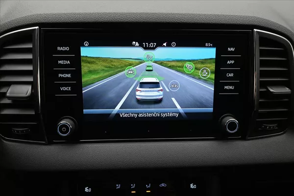Škoda Karoq 1,5 TSI 110 kW DSG Ambition Zá - foto 20