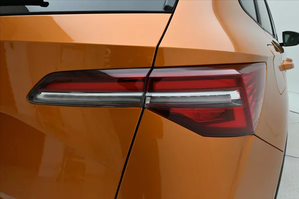 Škoda Karoq 1,5 TSI 110 kW DSG Ambition Zá - foto 30