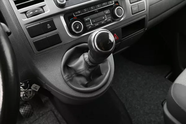 Volkswagen Caravelle 2,0 TDI 132kW Manuál Tažné Zár - foto 22