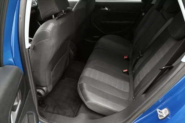 Peugeot 308 1,5 BlueHDI 96 kW Allure Záruk - foto 14