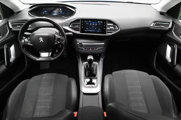 Peugeot 308 1,5 BlueHDI 96 kW Allure Záruk - foto 15