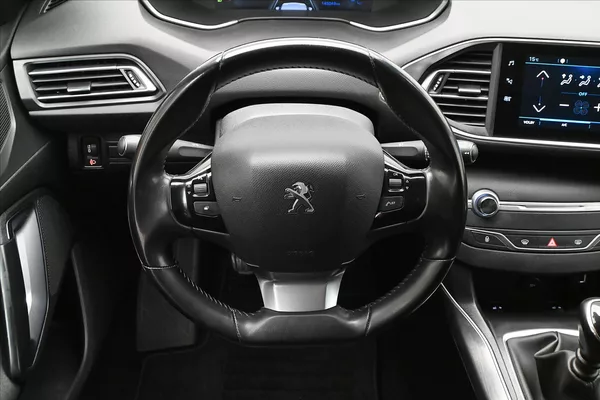 Peugeot 308 1,5 BlueHDI 96 kW Allure Záruk - foto 18