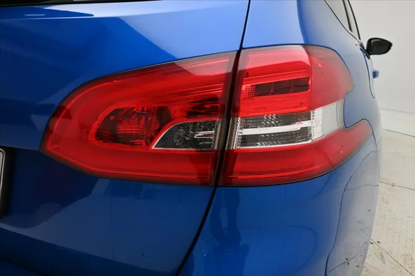 Peugeot 308 1,5 BlueHDI 96 kW Allure Záruk - foto 30