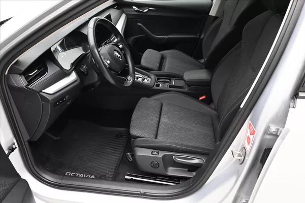 Škoda Octavia 2,0 TDI 110 kW DSG Clever Záru - foto 13