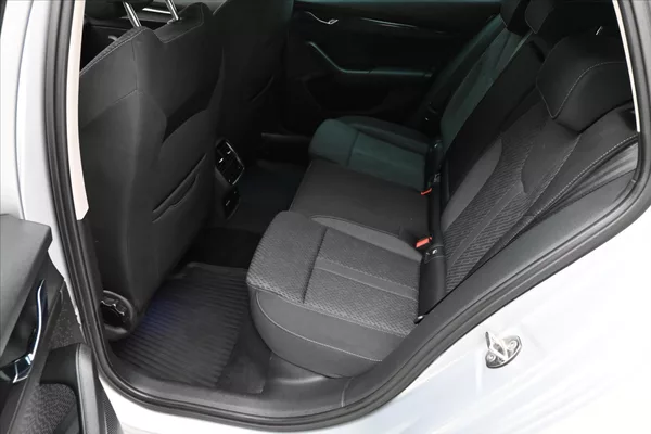 Škoda Octavia 2,0 TDI 110 kW DSG Clever Záru - foto 14