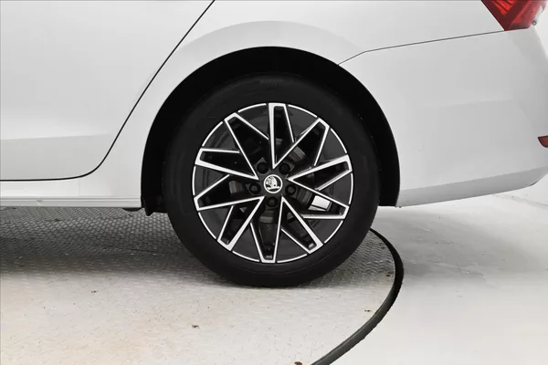 Škoda Octavia 2,0 TDI 110 kW DSG Clever Záru - foto 30