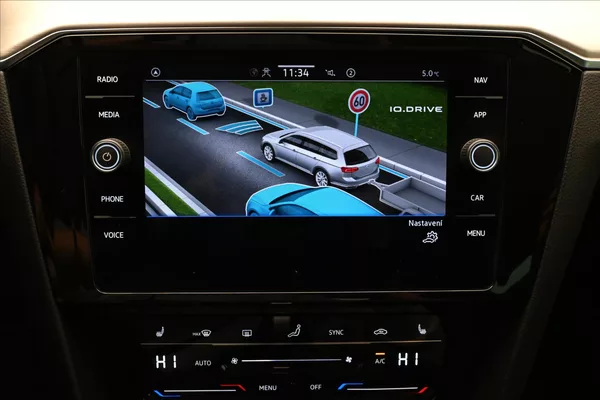 Volkswagen Passat 2,0 TDI 110 kW DSG ELEGANCE Zá - foto 19