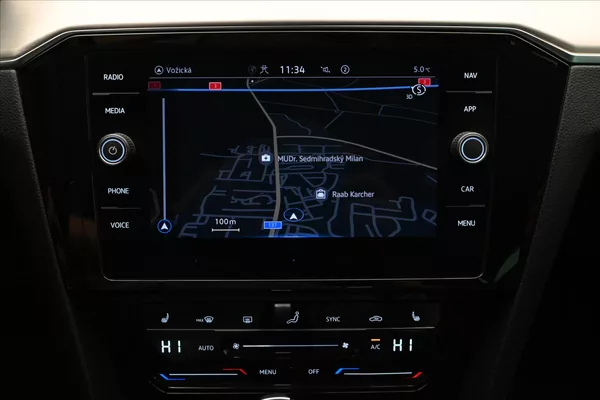 Volkswagen Passat 2,0 TDI 110 kW DSG ELEGANCE Zá - foto 20