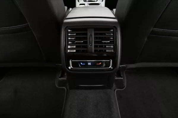 Volkswagen Passat 2,0 TDI 110 kW DSG ELEGANCE Zá - foto 22