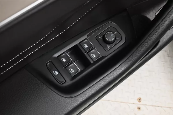 Volkswagen Passat 2,0 TDI 110 kW DSG ELEGANCE Zá - foto 26