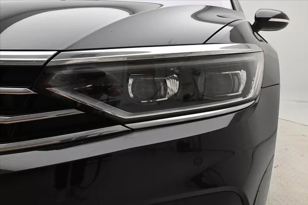 Volkswagen Passat 2,0 TDI 110 kW DSG ELEGANCE Zá - foto 30