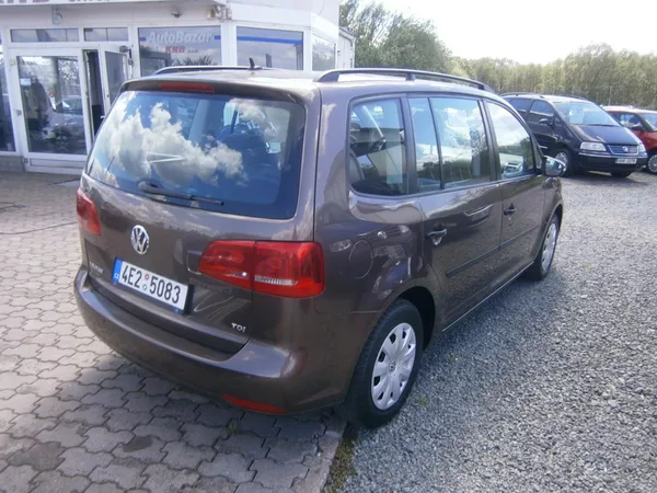 Volkswagen Touran 1.6TDi CZ,1.maj,serviska,2x ko - foto 6
