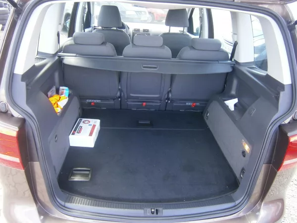 Volkswagen Touran 1.6TDi CZ,1.maj,serviska,2x ko - foto 9