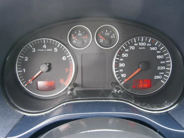 Audi A3 1.6i Digi klima,serviska - foto 14