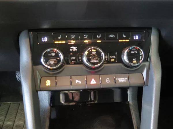 Škoda Karoq 1.5TSI,klima,navi,výhřev,Style - foto 9