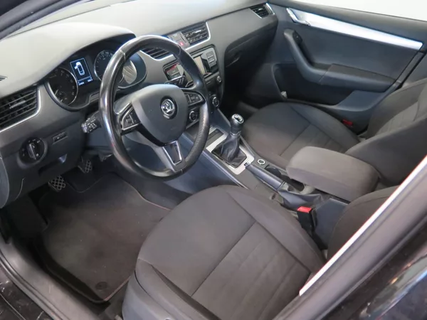 Škoda Octavia 2.0 TDI,4x4,klima,výhřev,servi - foto 14