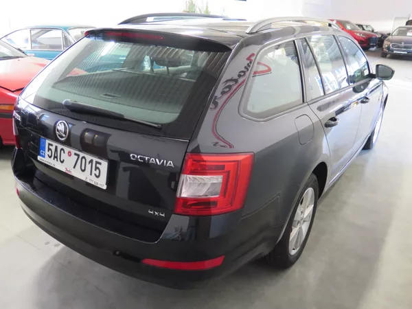 Škoda Octavia 2.0 TDI,4x4,klima,výhřev,servi - foto 4